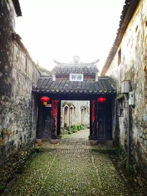 逃出昏暗的房子